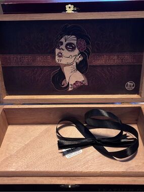 Deadwood Tobacco Co by Drew Estate Leather Rose Cigar Box in Burgundy and Gold